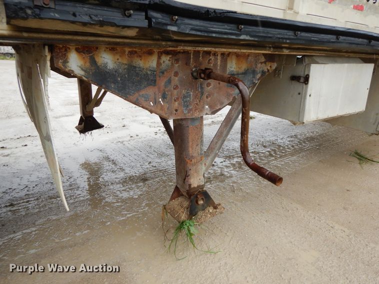 image for item HM9733 2005 Barrett livestock trailer