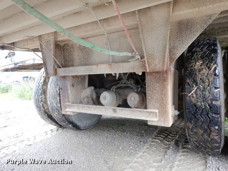 image for item HM9733 2005 Barrett livestock trailer