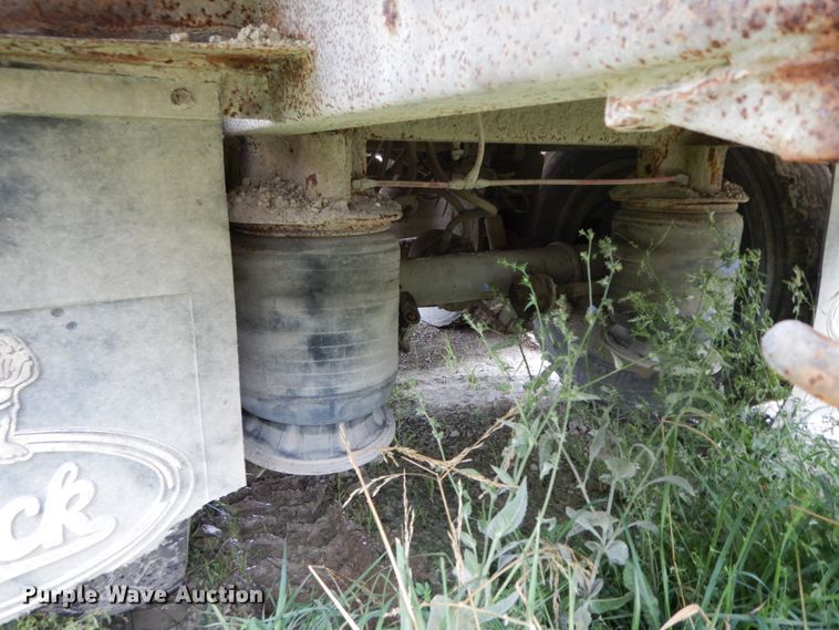 image for item HM9733 2005 Barrett livestock trailer