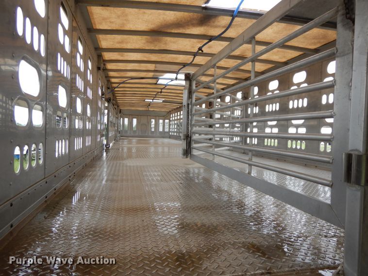 image for item HM9733 2005 Barrett livestock trailer