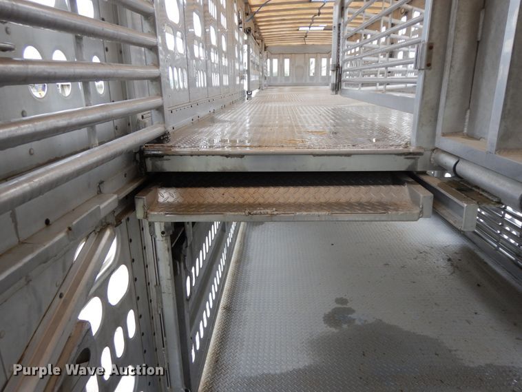 image for item HM9733 2005 Barrett livestock trailer