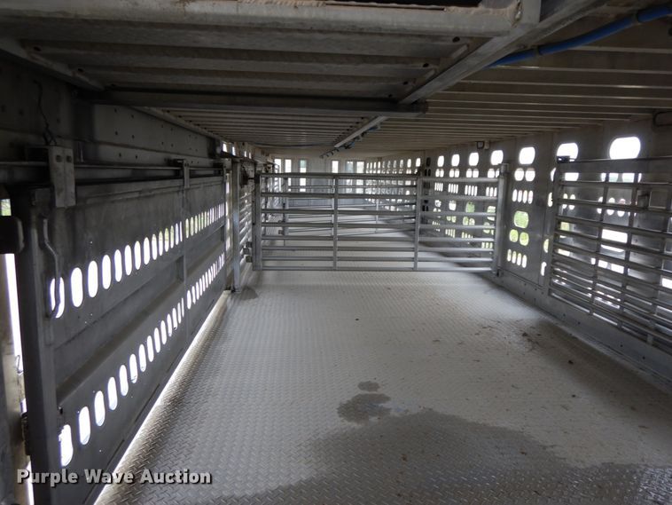 image for item HM9733 2005 Barrett livestock trailer