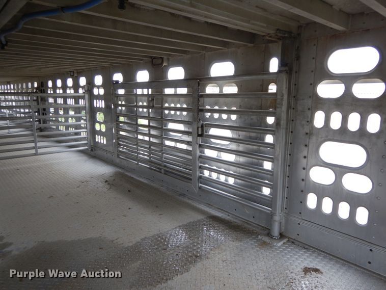 image for item HM9733 2005 Barrett livestock trailer