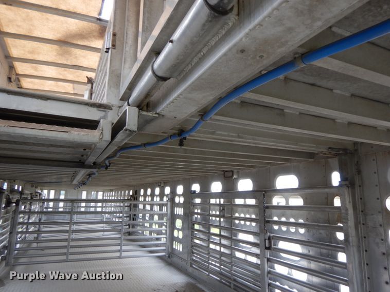 image for item HM9733 2005 Barrett livestock trailer