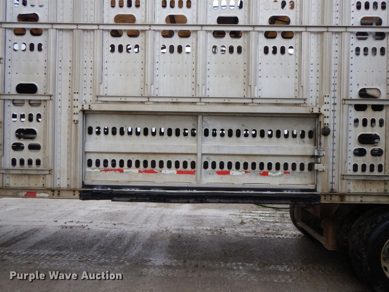 image for item HM9733 2005 Barrett livestock trailer