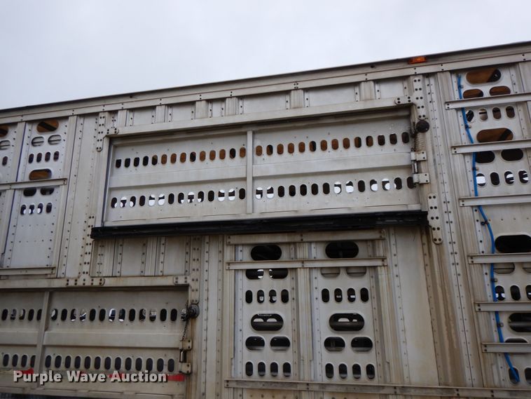 image for item HM9733 2005 Barrett livestock trailer