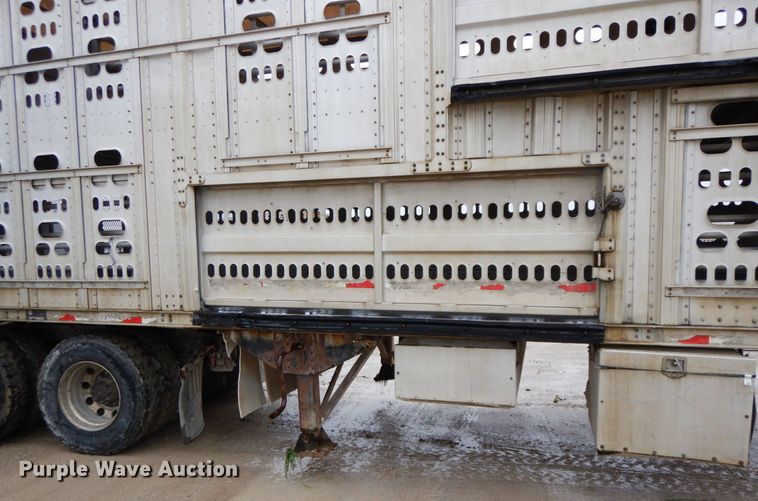 image for item HM9733 2005 Barrett livestock trailer