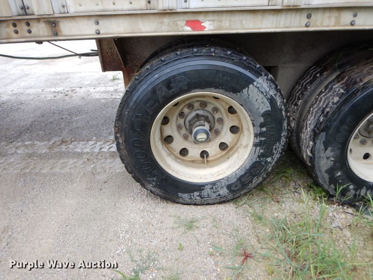 image for item HM9733 2005 Barrett livestock trailer