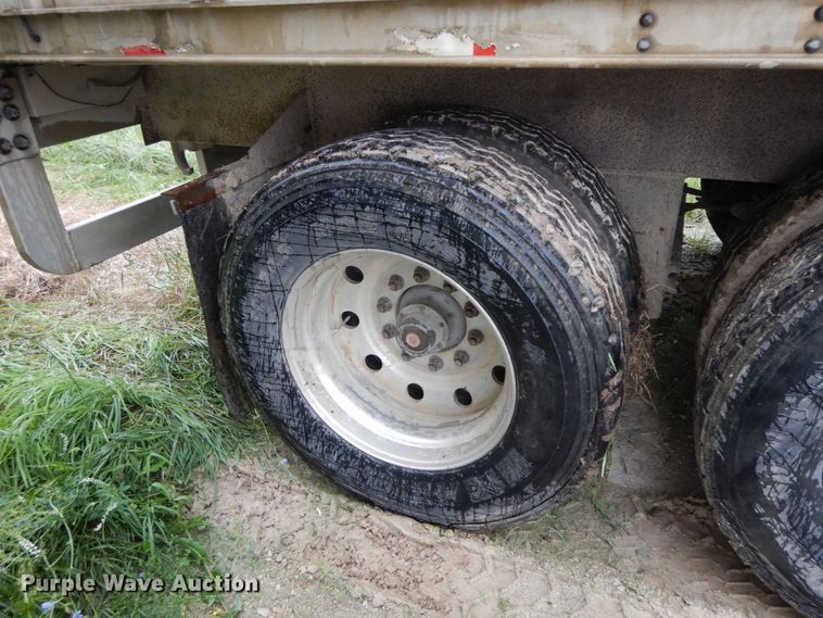image for item HM9733 2005 Barrett livestock trailer