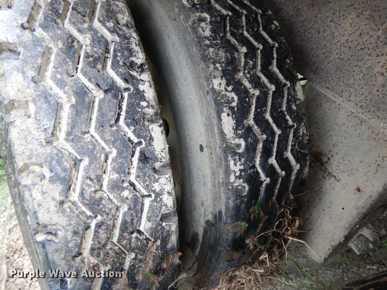 image for item HM9733 2005 Barrett livestock trailer