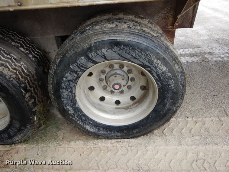 image for item HM9733 2005 Barrett livestock trailer