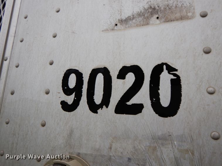 image for item HM9733 2005 Barrett livestock trailer