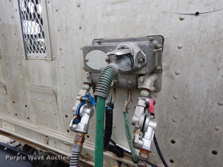 image for item HM9734 2005 Barrett livestock trailer