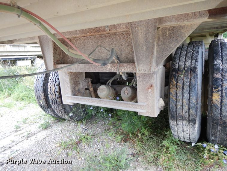 image for item HM9734 2005 Barrett livestock trailer