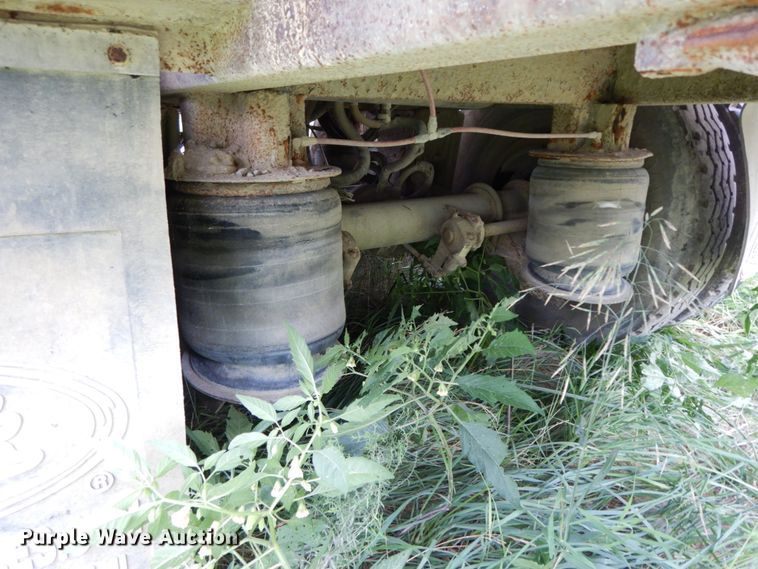 image for item HM9734 2005 Barrett livestock trailer