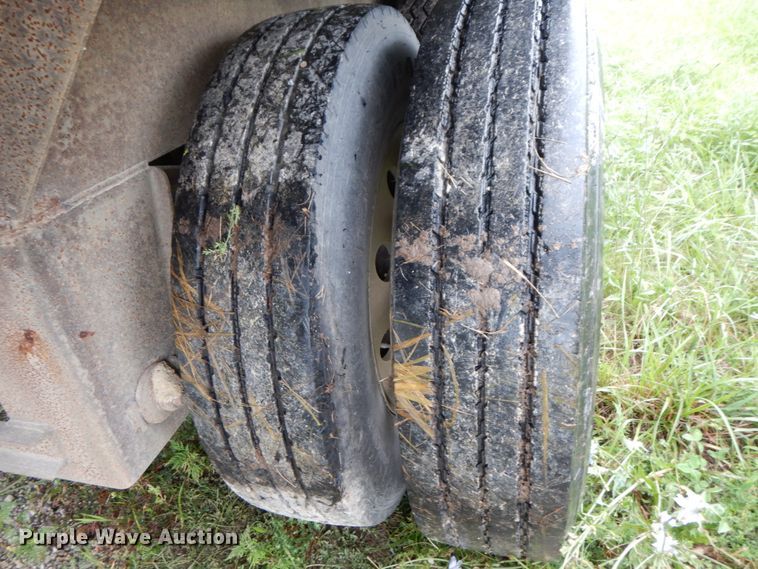 image for item HM9734 2005 Barrett livestock trailer