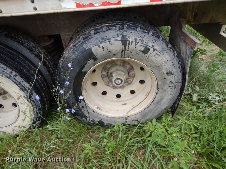 image for item HM9734 2005 Barrett livestock trailer