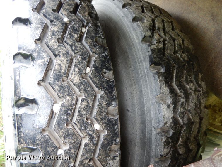 image for item HM9734 2005 Barrett livestock trailer