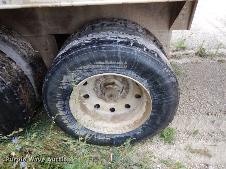 image for item HM9734 2005 Barrett livestock trailer