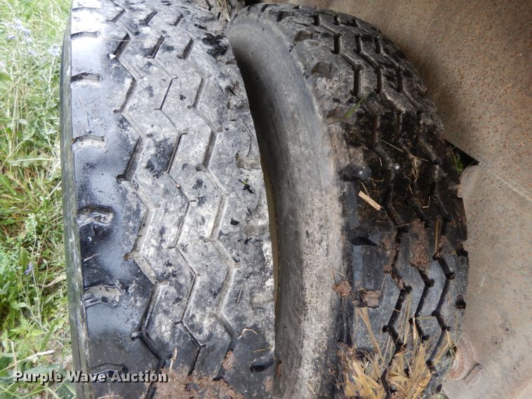 image for item HM9734 2005 Barrett livestock trailer