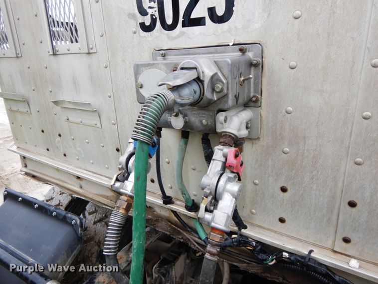 image for item HM9735 2005 Barrett livestock trailer