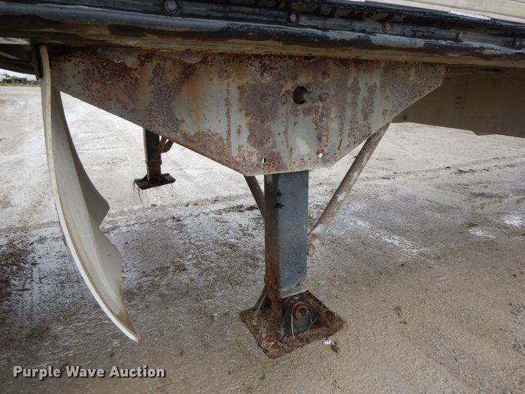 image for item HM9735 2005 Barrett livestock trailer