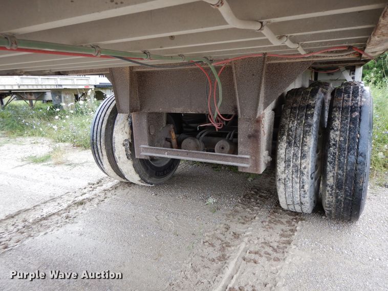 image for item HM9735 2005 Barrett livestock trailer