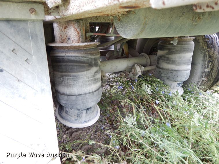 image for item HM9735 2005 Barrett livestock trailer