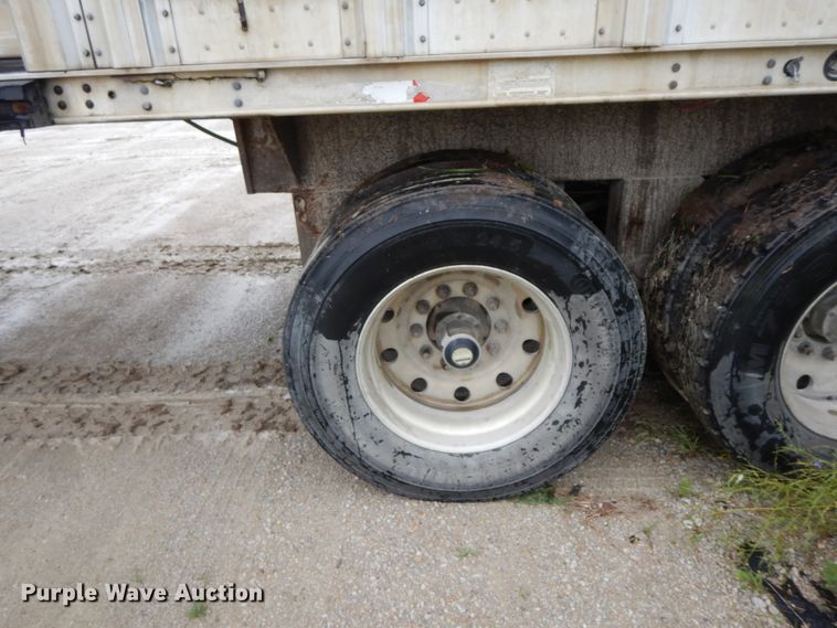 image for item HM9735 2005 Barrett livestock trailer