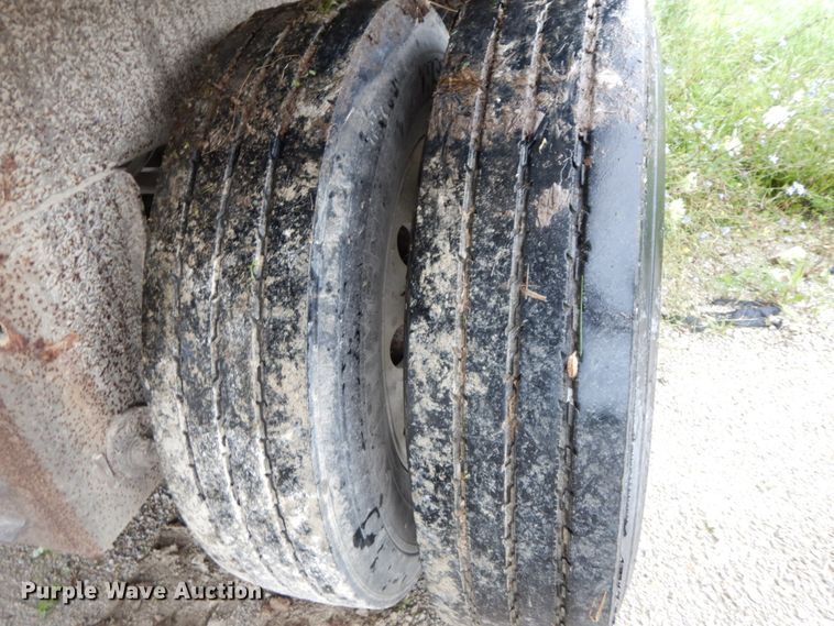 image for item HM9735 2005 Barrett livestock trailer