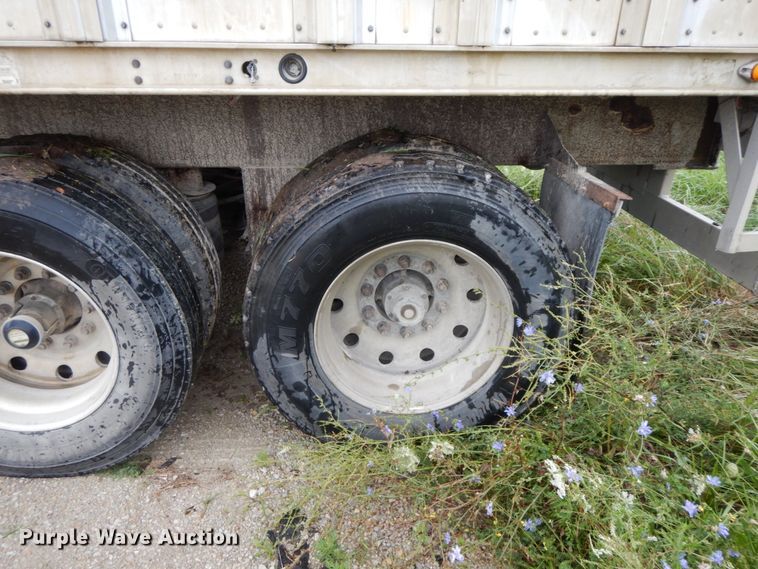 image for item HM9735 2005 Barrett livestock trailer