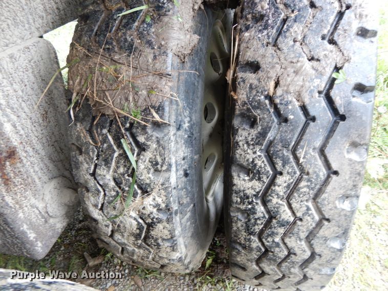 image for item HM9735 2005 Barrett livestock trailer