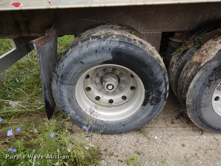 image for item HM9735 2005 Barrett livestock trailer