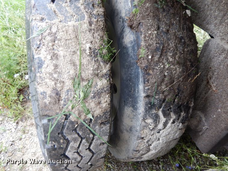 image for item HM9735 2005 Barrett livestock trailer