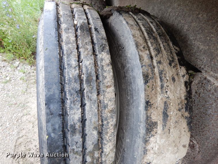 image for item HM9735 2005 Barrett livestock trailer