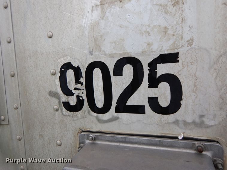 image for item HM9735 2005 Barrett livestock trailer