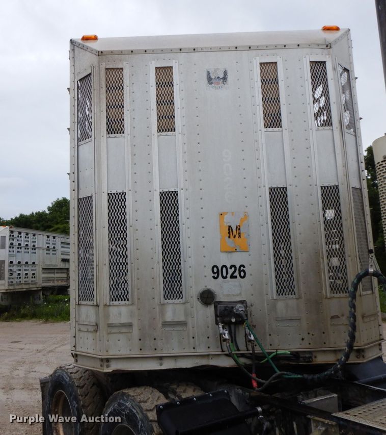 image for item HM9736 2005 Barrett livestock trailer