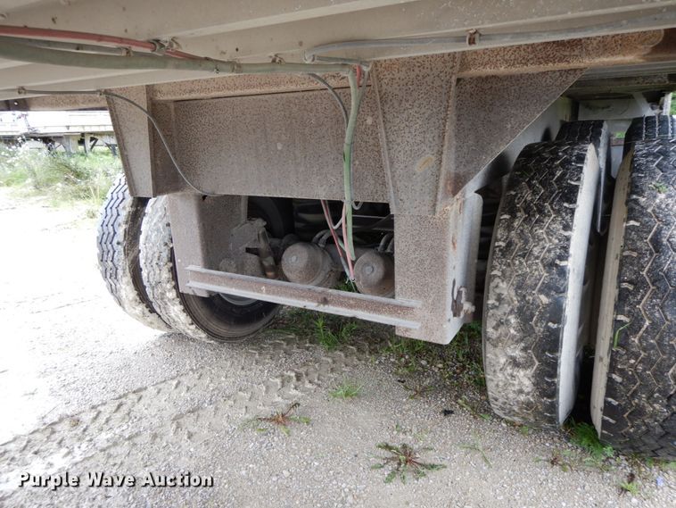 image for item HM9736 2005 Barrett livestock trailer