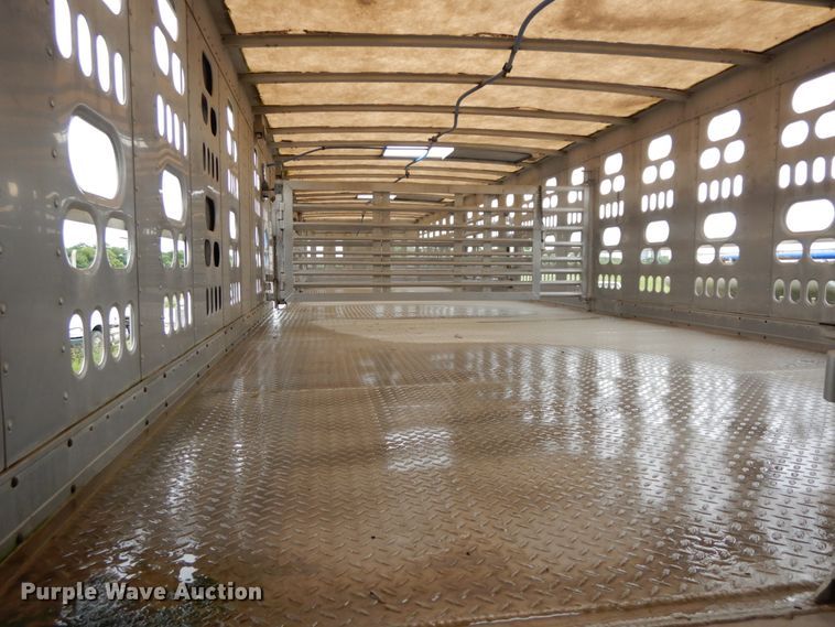 image for item HM9736 2005 Barrett livestock trailer