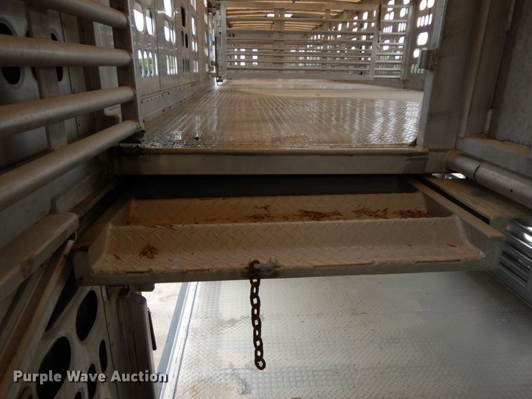 image for item HM9736 2005 Barrett livestock trailer