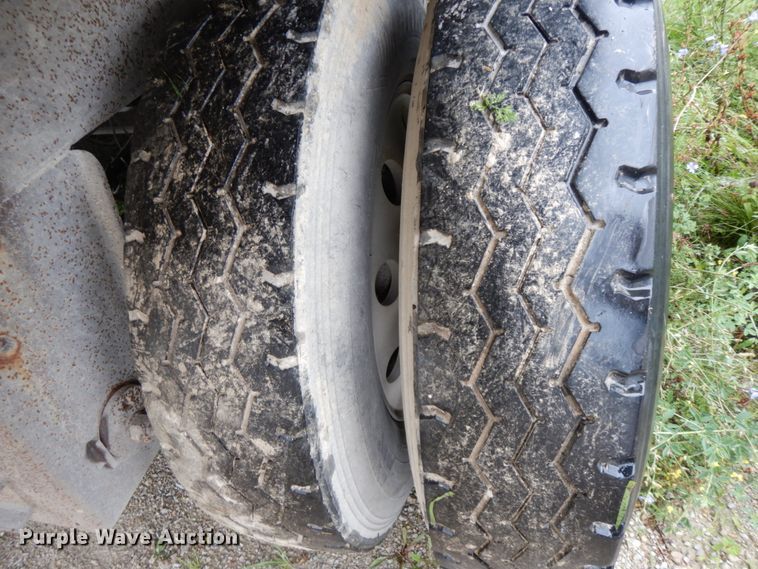 image for item HM9736 2005 Barrett livestock trailer