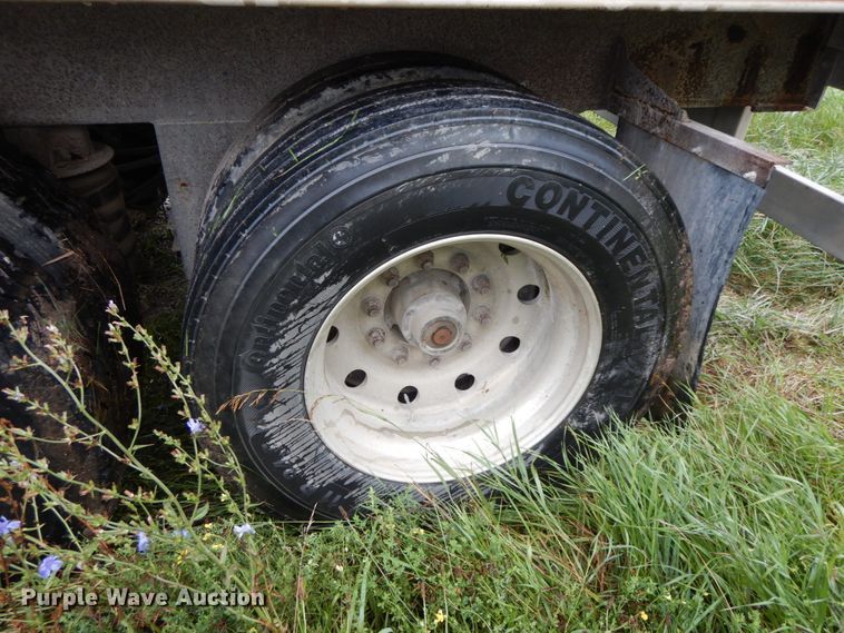 image for item HM9736 2005 Barrett livestock trailer