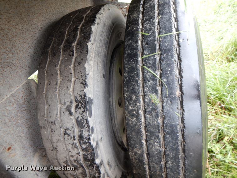 image for item HM9736 2005 Barrett livestock trailer