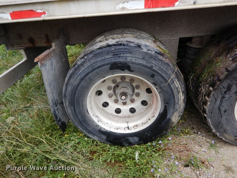image for item HM9736 2005 Barrett livestock trailer