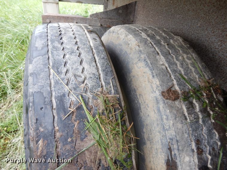 image for item HM9736 2005 Barrett livestock trailer