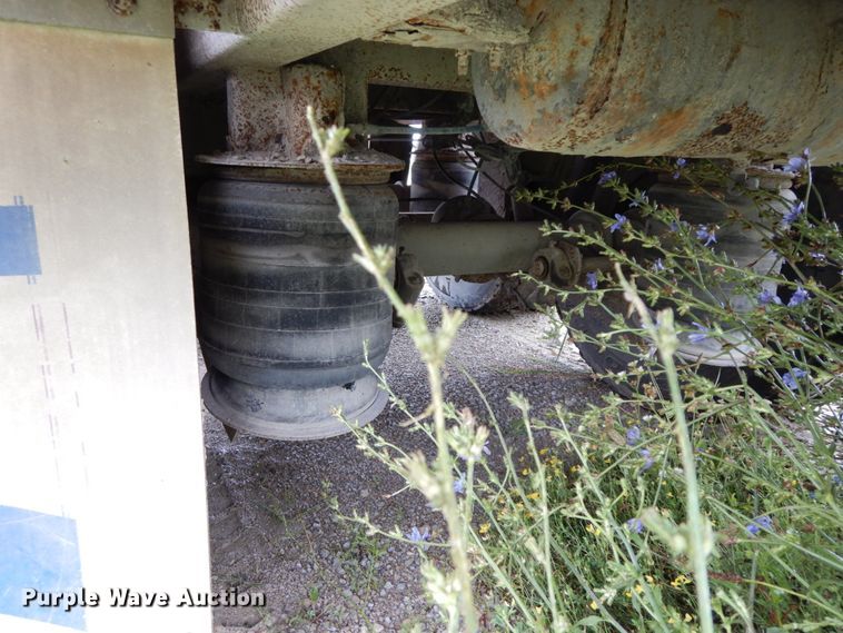 image for item HM9737 2005 Barrett livestock trailer