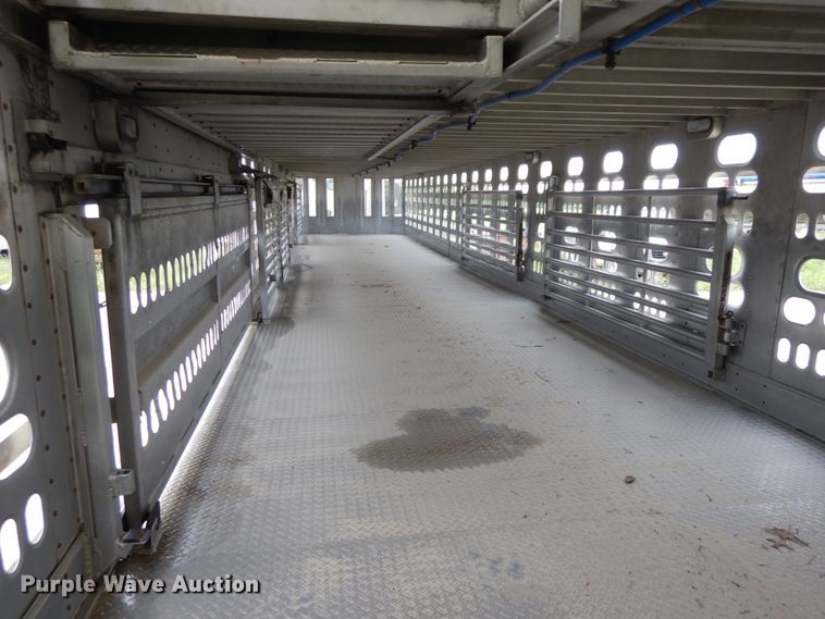 image for item HM9737 2005 Barrett livestock trailer