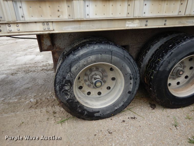 image for item HM9737 2005 Barrett livestock trailer