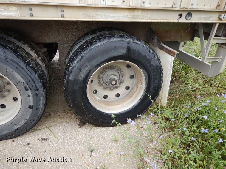 image for item HM9737 2005 Barrett livestock trailer