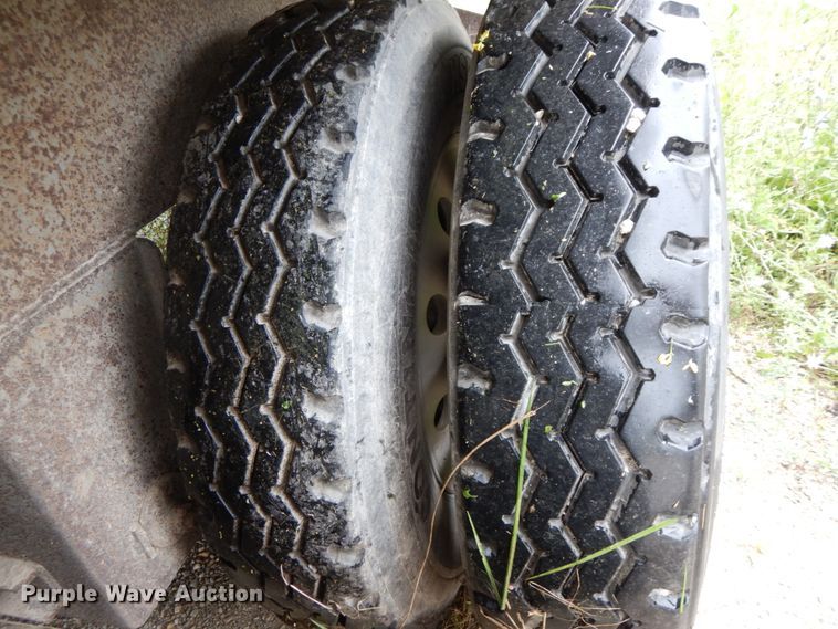 image for item HM9737 2005 Barrett livestock trailer